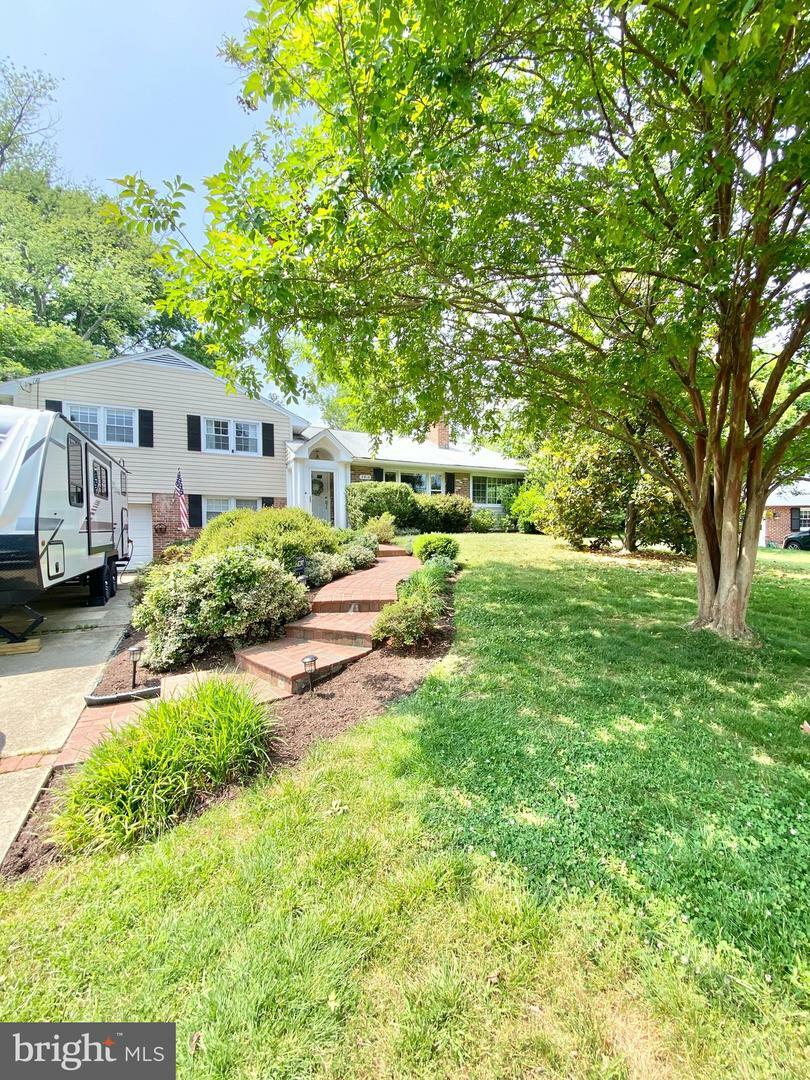 Property Photo: 8310 Lilac Lane VA 22308