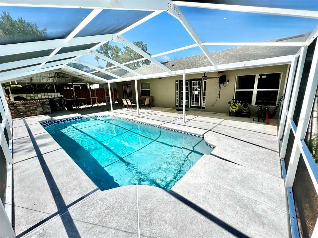 Property Photo:  10711 Deepbrook Drive  FL 33569 