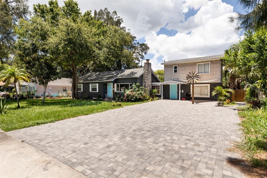 Property Photo: 4925 2nd Avenue S FL 33707