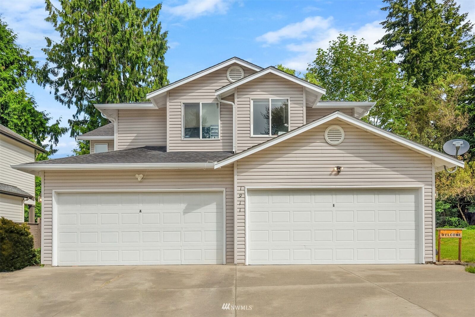 Property Photo:  1911 Hollow Dale Place  WA 98204 