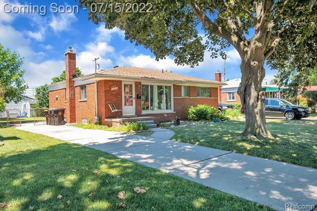 Property Photo:  2228 Churchill Avenue  MI 48183 