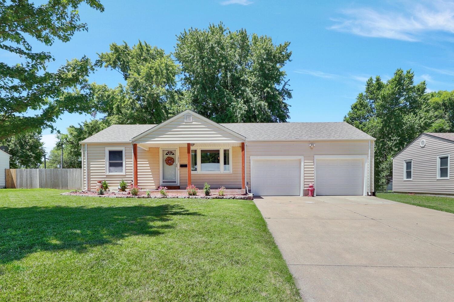 Property Photo:  1605 Robbins St  KS 67010 