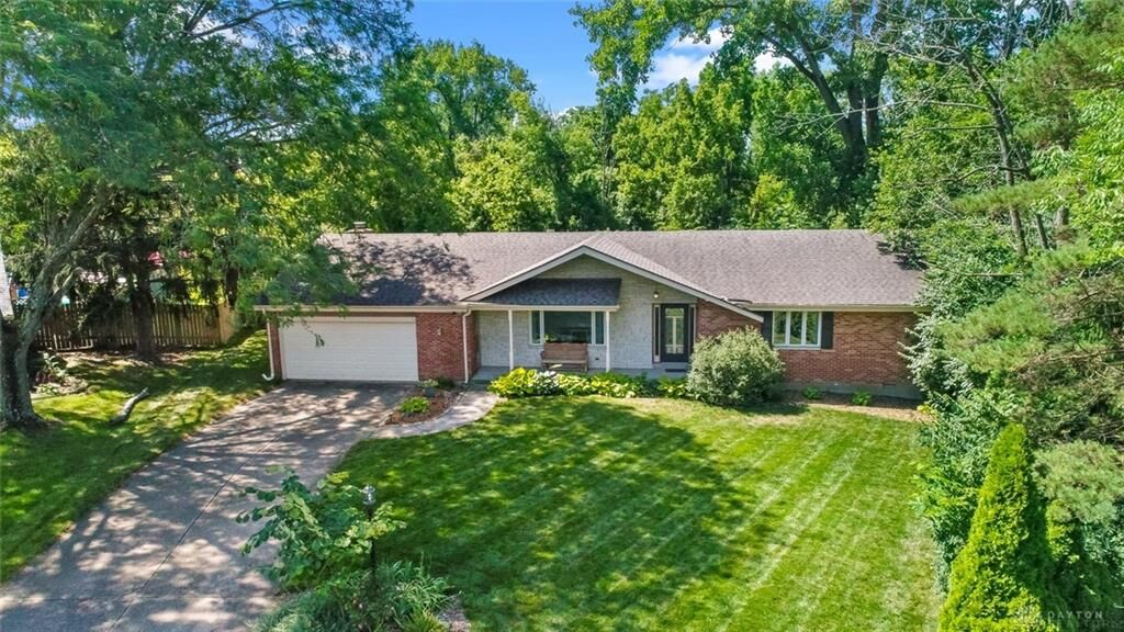 Property Photo: 5515 Beechcomb Place OH 45429