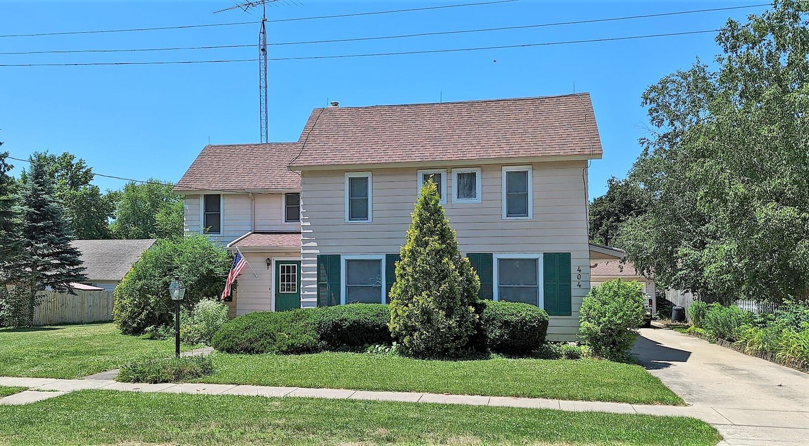Property Photo: 404 S 3rd Street IL 60146