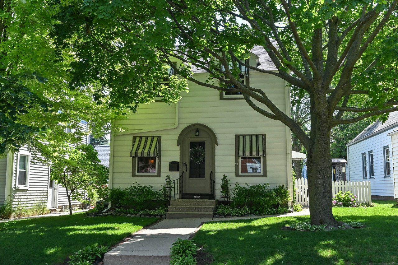 Property Photo:  3722 S Lenox St  WI 53207 