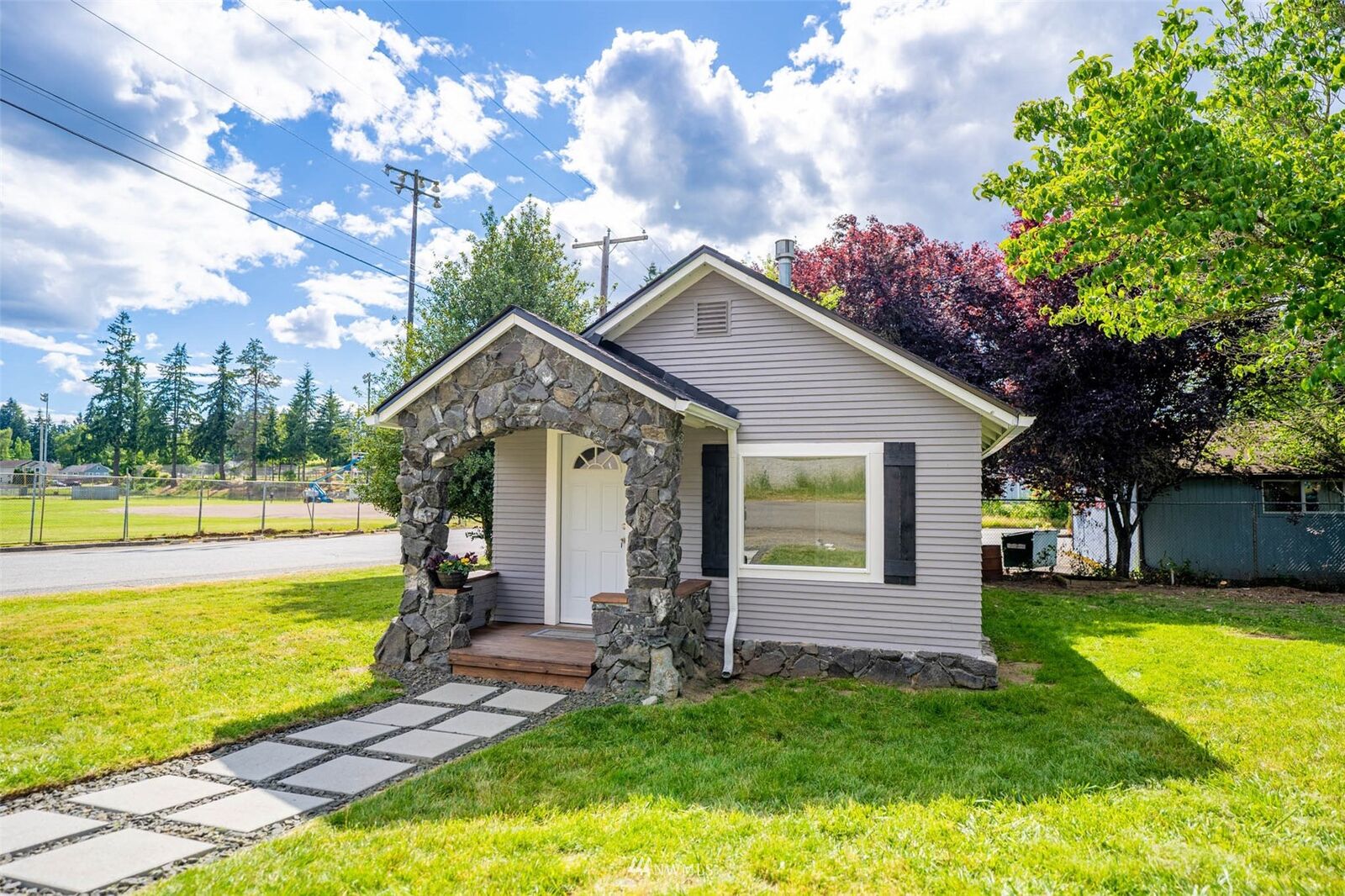 Property Photo:  926 Austin Avenue  WA 98366 