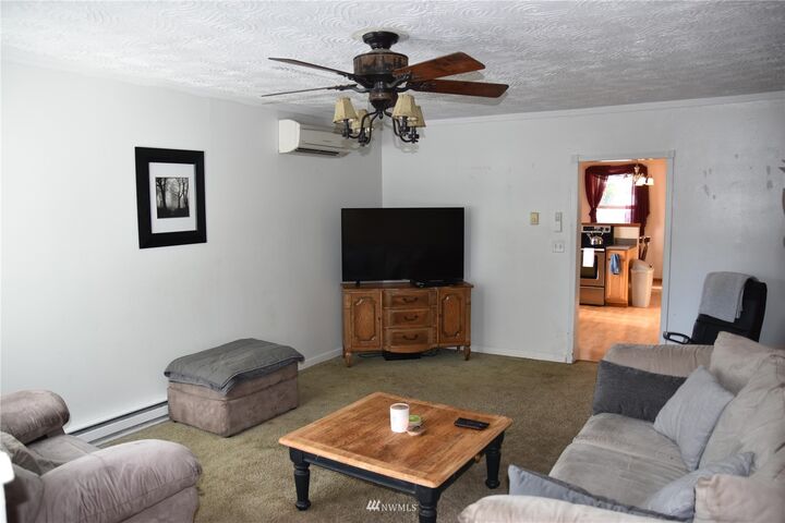 Property Photo:  109 N Maple Street  WA 98626 