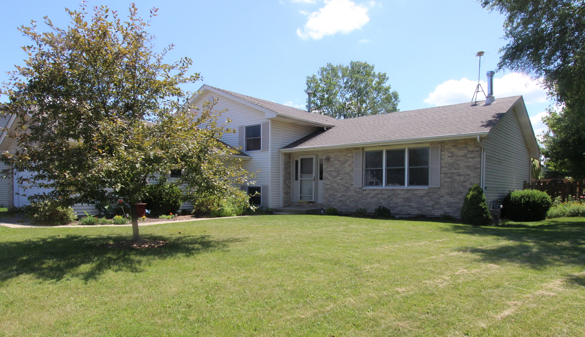 Property Photo:  6011 Barkley Court  IL 60050 