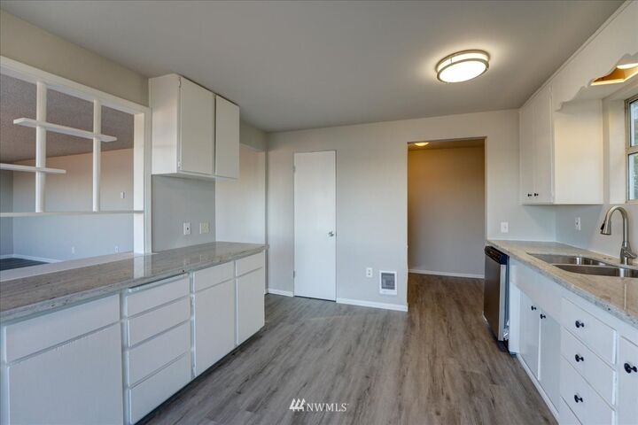 Property Photo:  2465 SW 172nd Street  WA 98166 