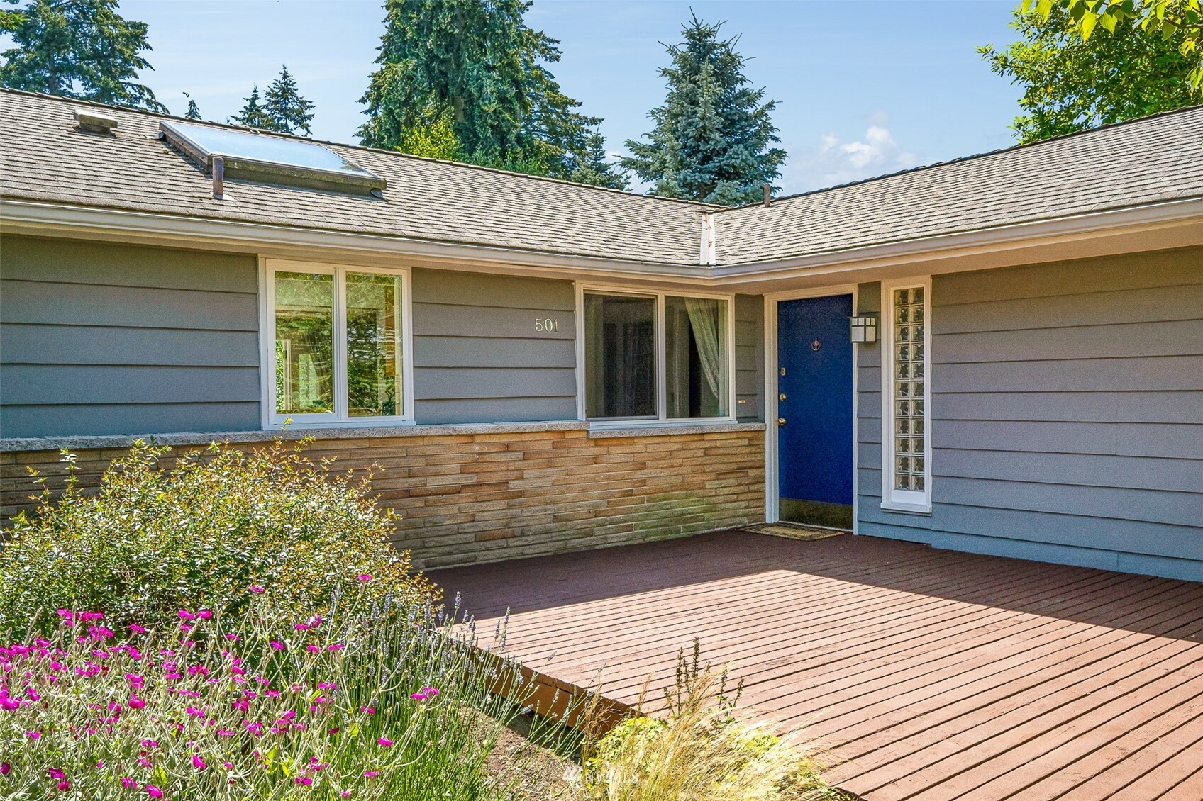 Property Photo:  501 N 142 Street  WA 98133 