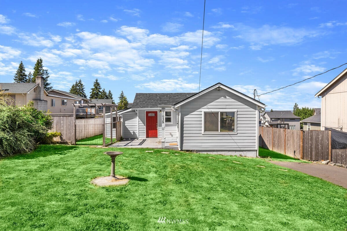 Property Photo:  1035 E 44th Street  WA 98404 