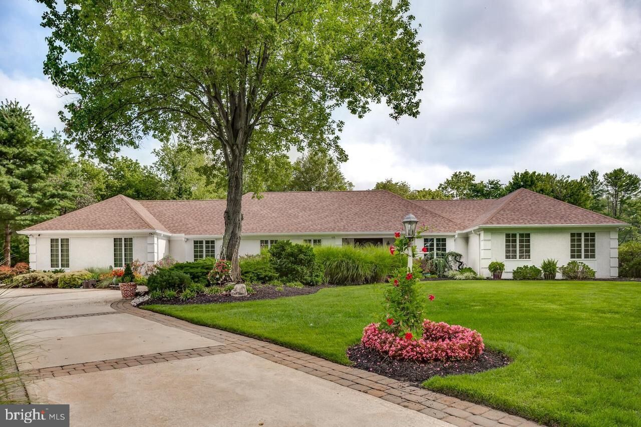 Property Photo: 1605 Ravenswood Way NJ 08003