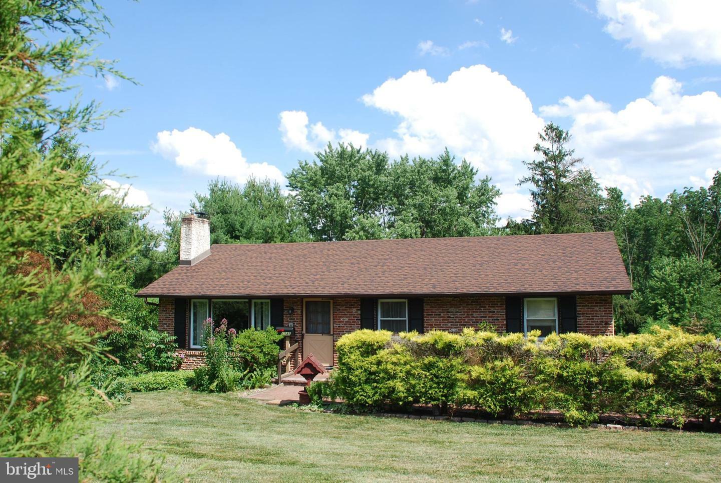 Property Photo:  1045 Hilltown Pike  PA 18932 