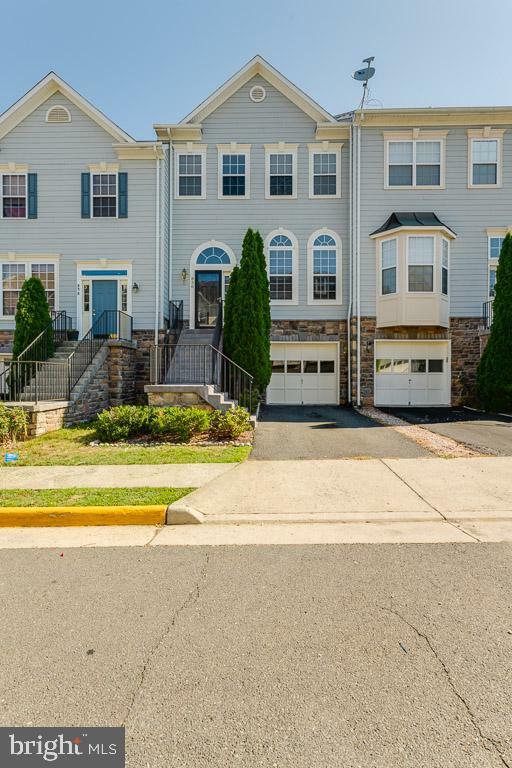 Property Photo:  836 Bluefield Square NE  VA 20176 