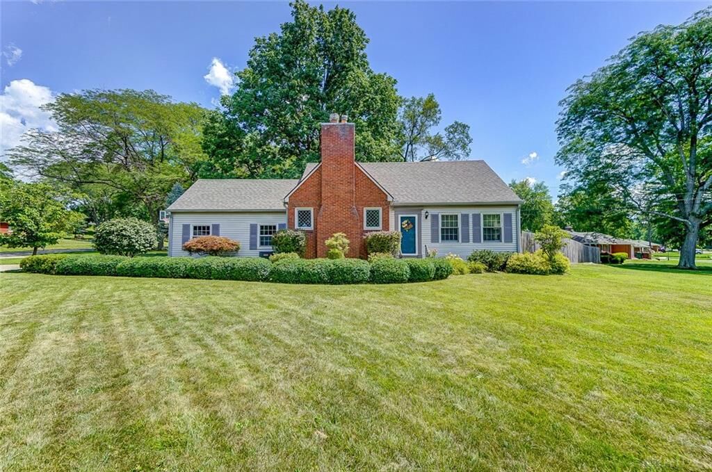 Property Photo: 5530 Paddington Road OH 45459