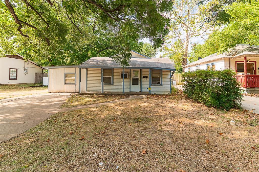 Property Photo:  