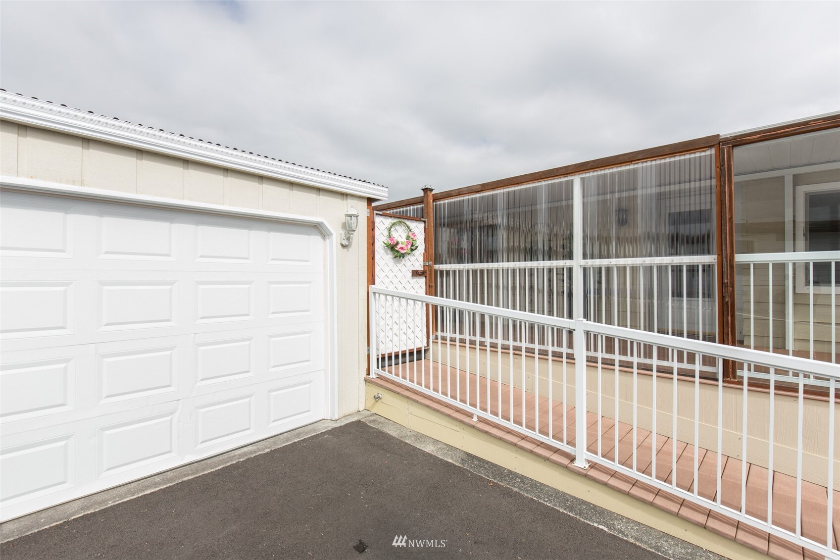 Property Photo: 301 N 7 Avenue 85 WA 98382