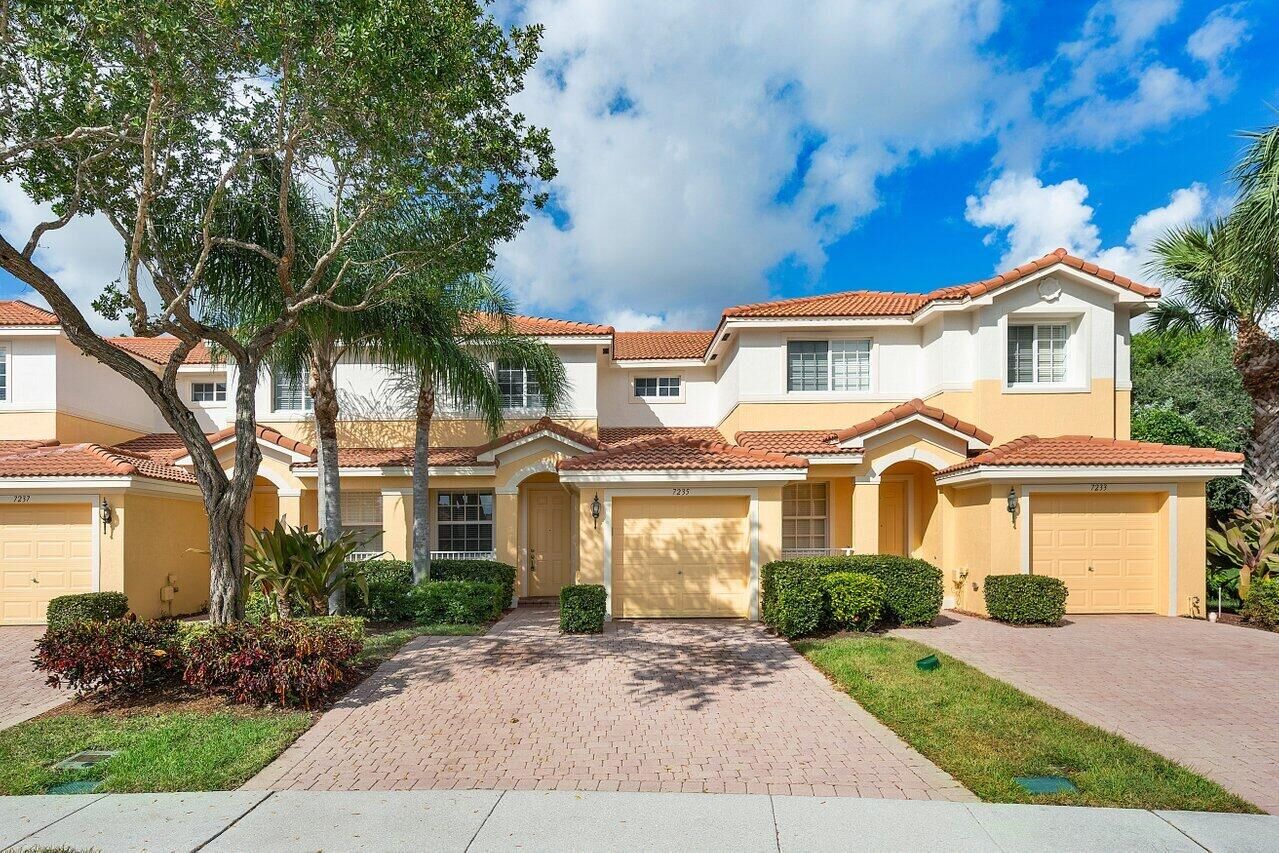 Property Photo:  7235 Briella Drive  FL 33437 