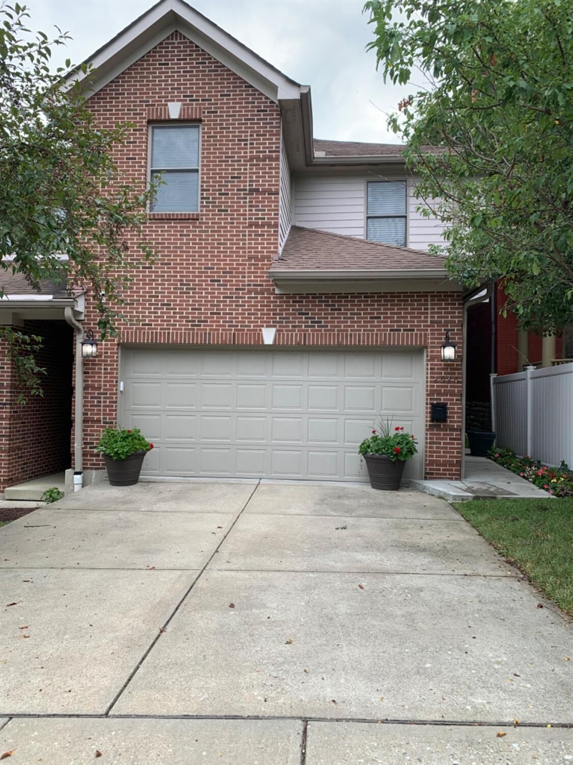 Property Photo:  2926 Vaughn St  OH 45219 