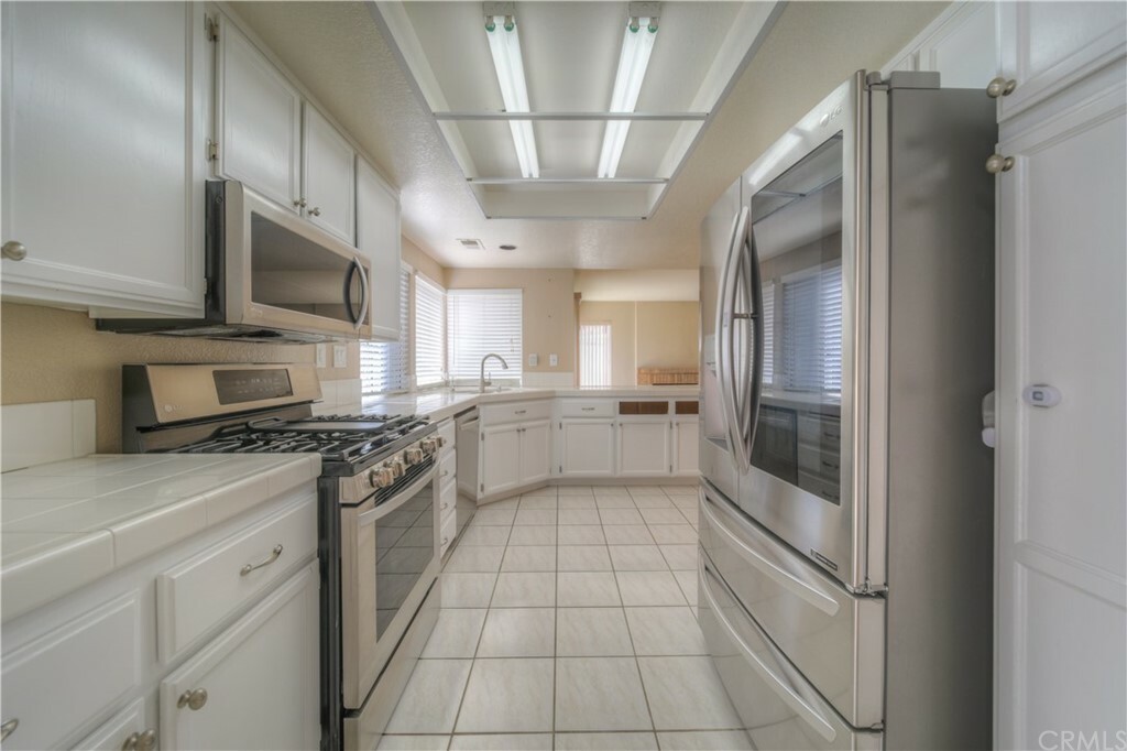 Property Photo:  40154 Warbler Circle  CA 92591 