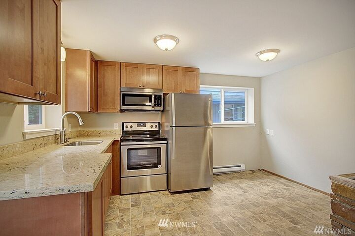 Property Photo: 13727 35th Avenue NE B WA 98125