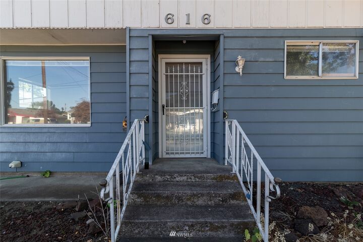 Property Photo: 616 White Street WA 99362