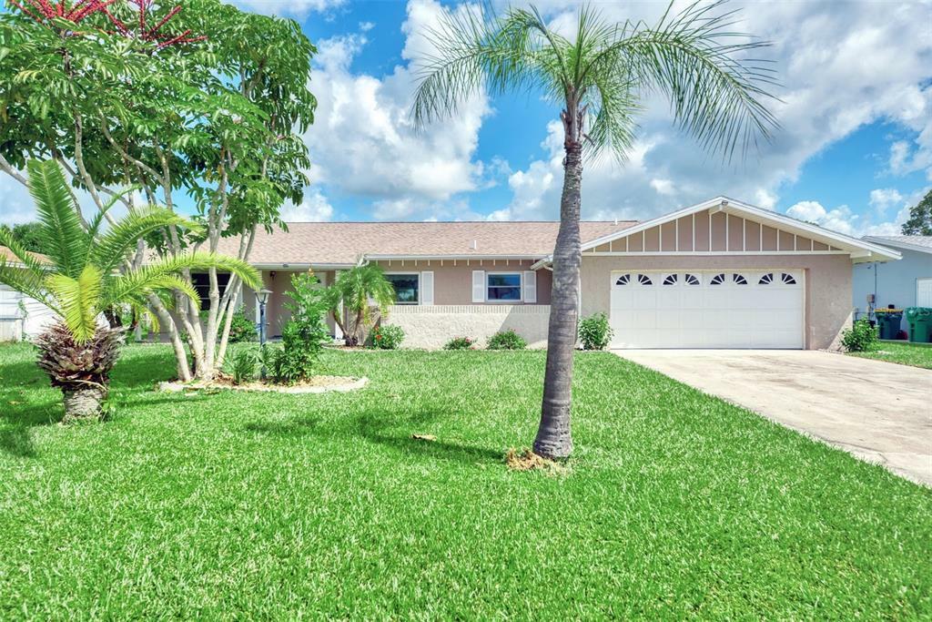 Property Photo:  65 Golfview Road  FL 33947 