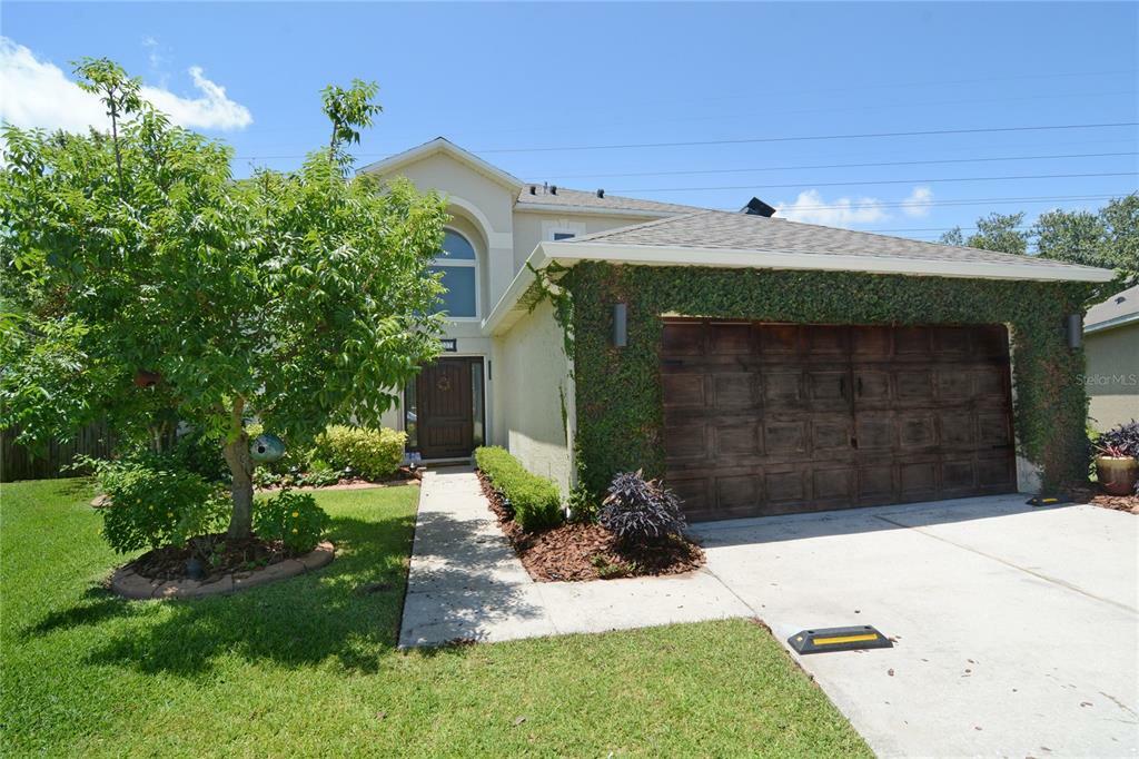 Property Photo:  2007 Corner Tree Court  FL 32820 