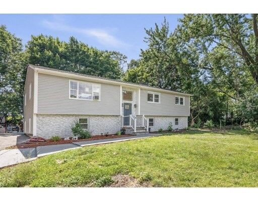 Property Photo:  26 Putnam Lane  MA 01923 