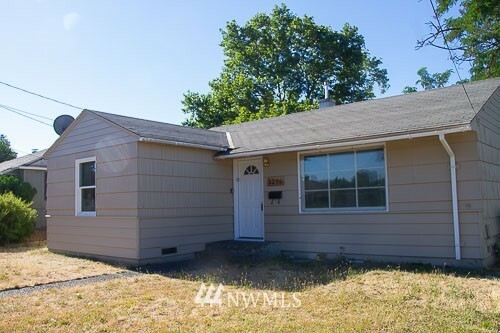 Property Photo:  1246 Francis Avenue  WA 99362 