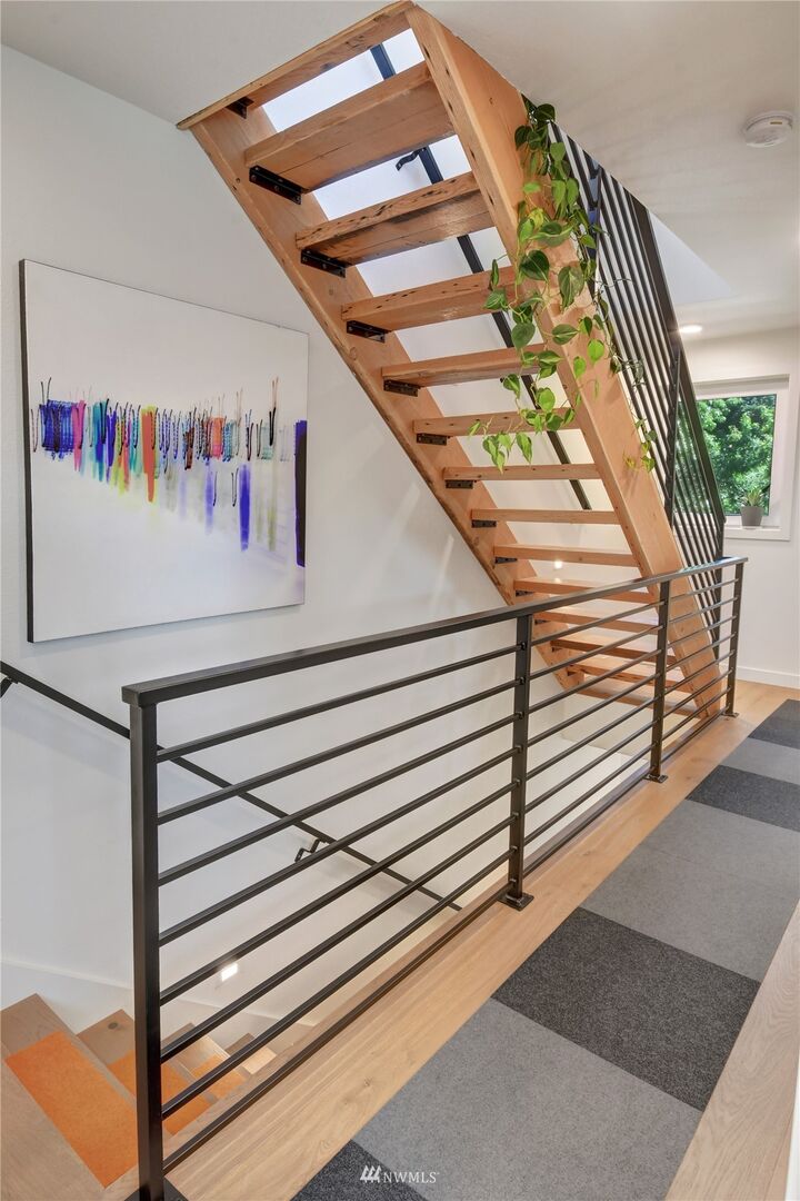 Property Photo:  2615 Franklin Avenue E B  WA 98102 