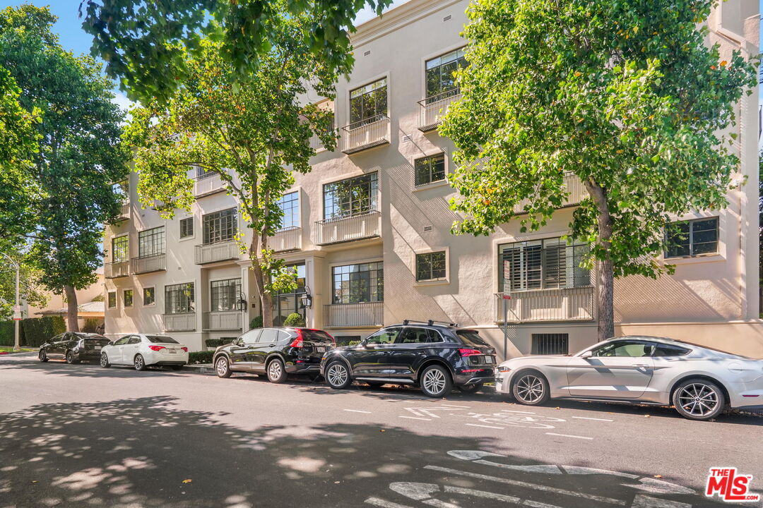 Property Photo:  9601   Charleville Blvd 8  CA 90212 