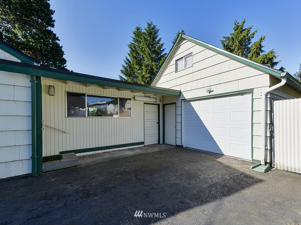 Property Photo:  13723 8th Avenue SW  WA 98166 