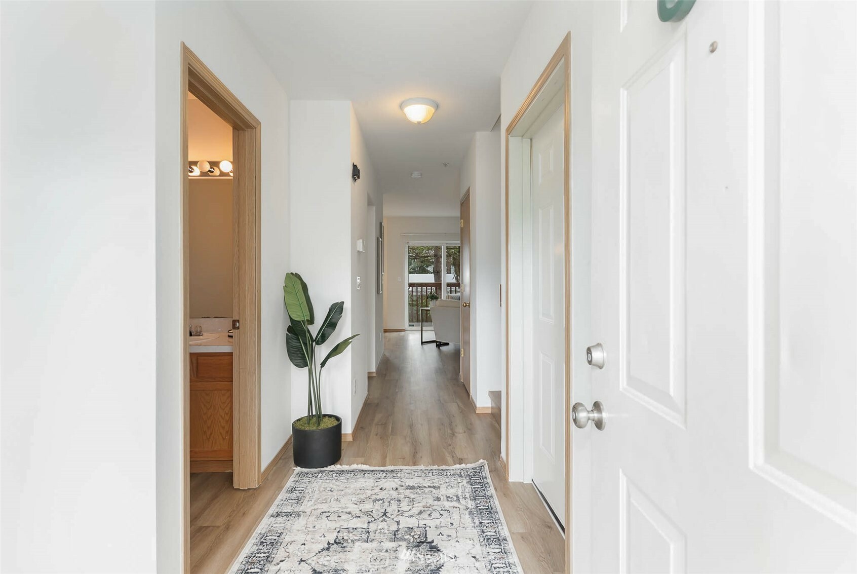 Property Photo: 15815 Admiralty Way C4 WA 98087