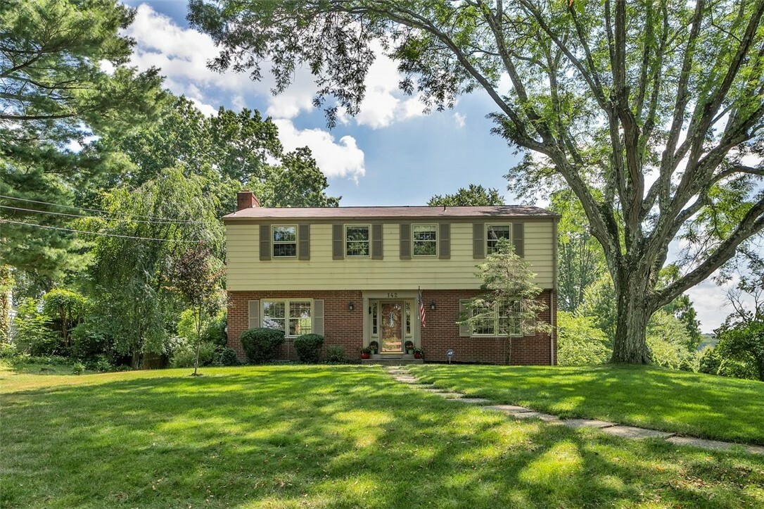 Property Photo: 142 Highvue Dr PA 15367
