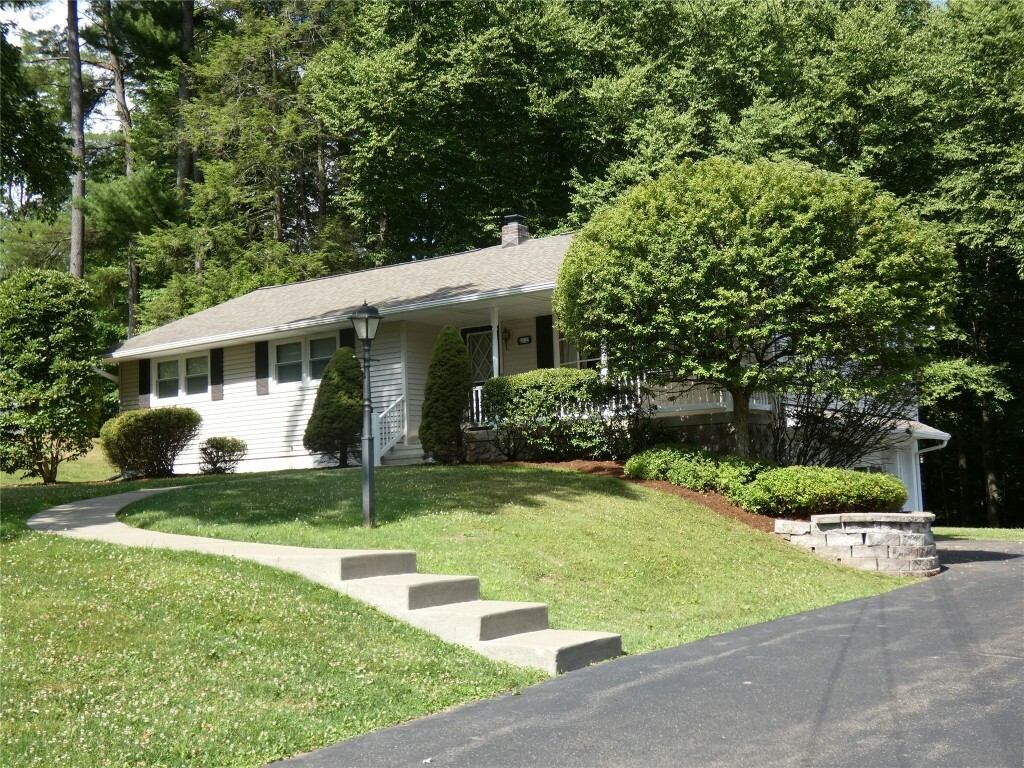 Property Photo:  22 Laine Court  NY 13732 