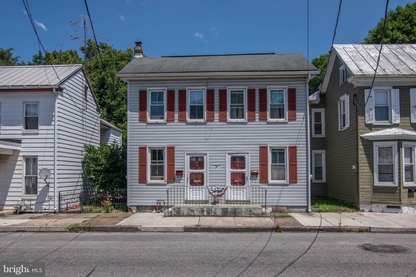 Property Photo:  211 S York Street  PA 17055 