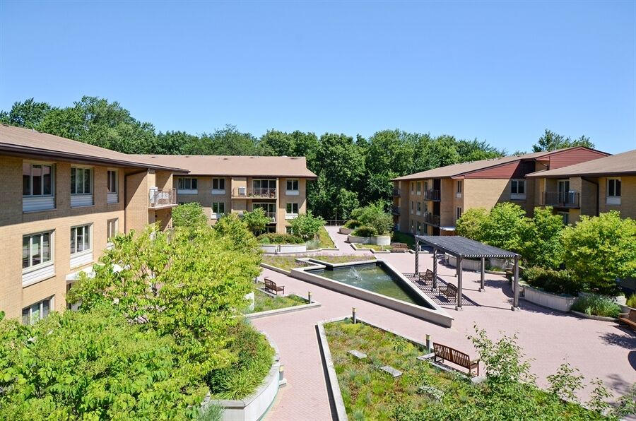 Property Photo:  2400 W Talcott Road 322  IL 60068 