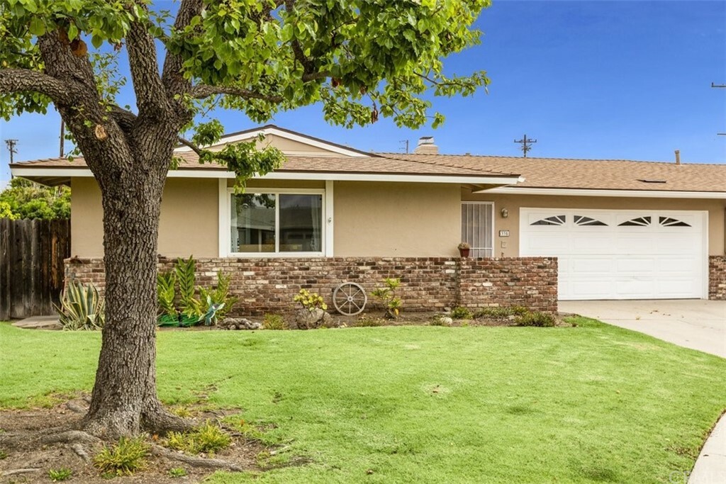 Property Photo:  335 E Fiesta Green  CA 93041 