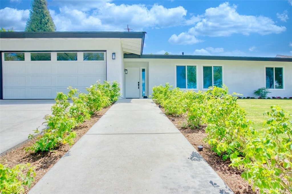 Property Photo: 2424 Hartford Avenue CA 92835