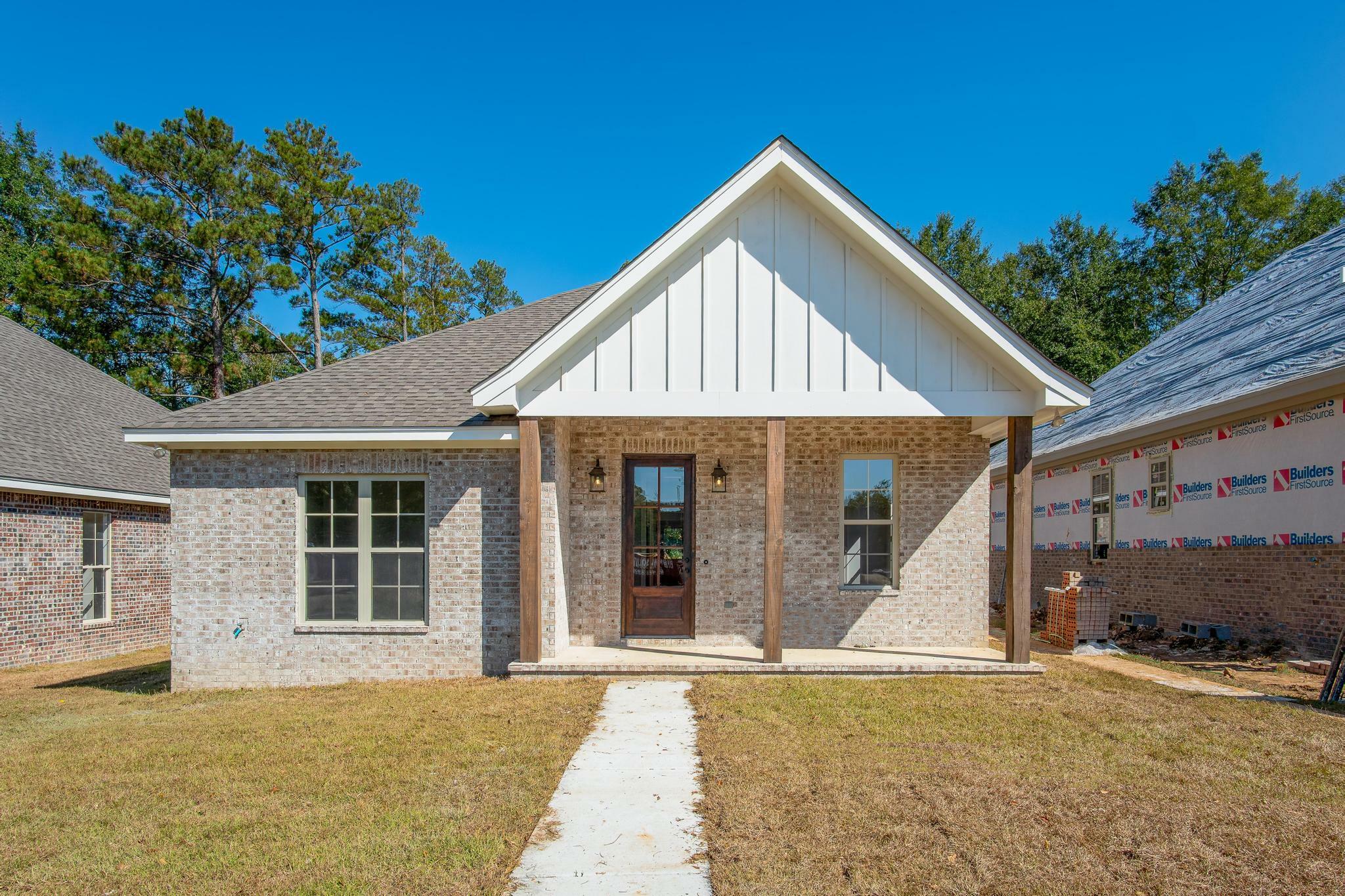 Property Photo:  134 Midtown  MS 39402 