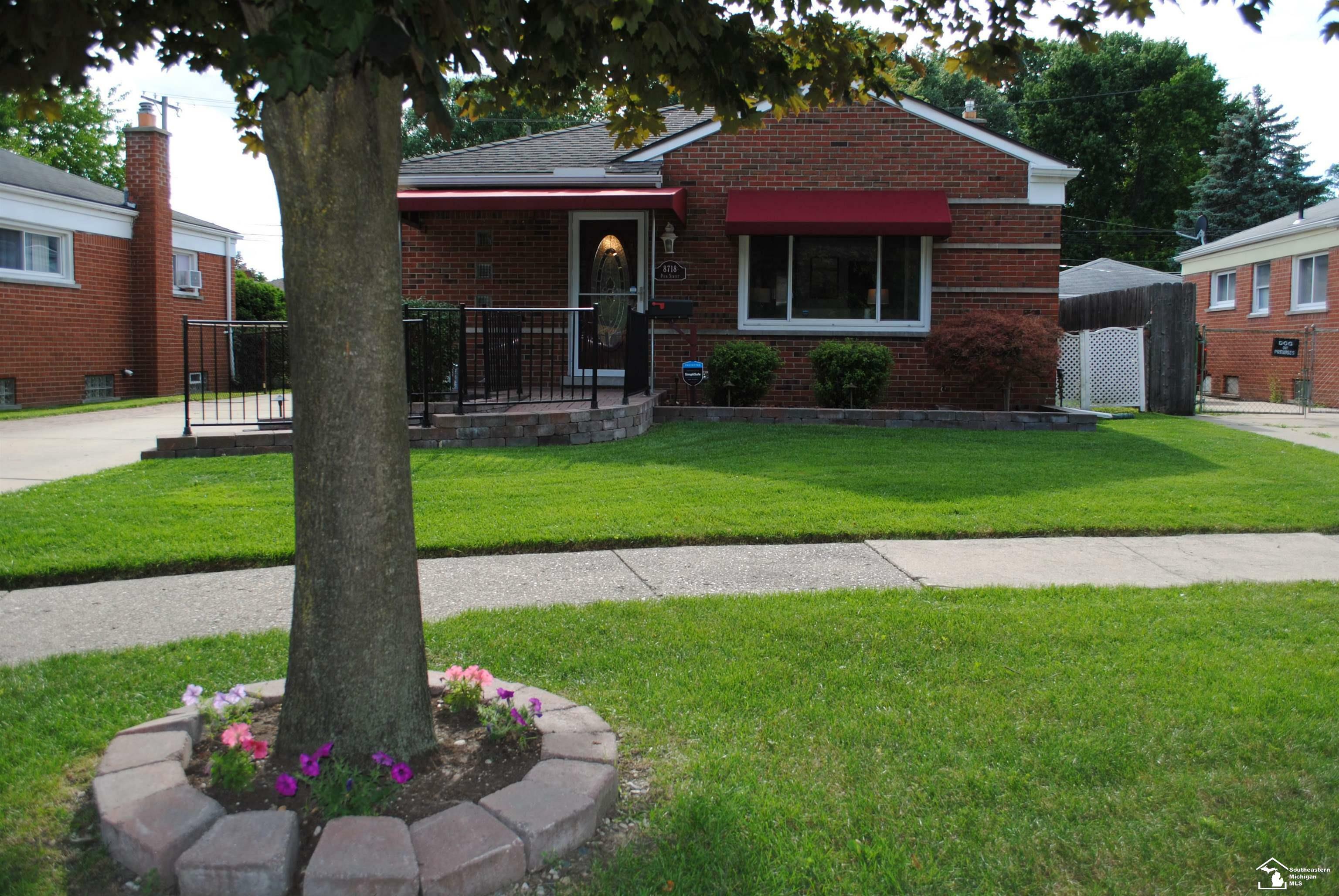 Property Photo:  8718 Polk St  MI 48180 