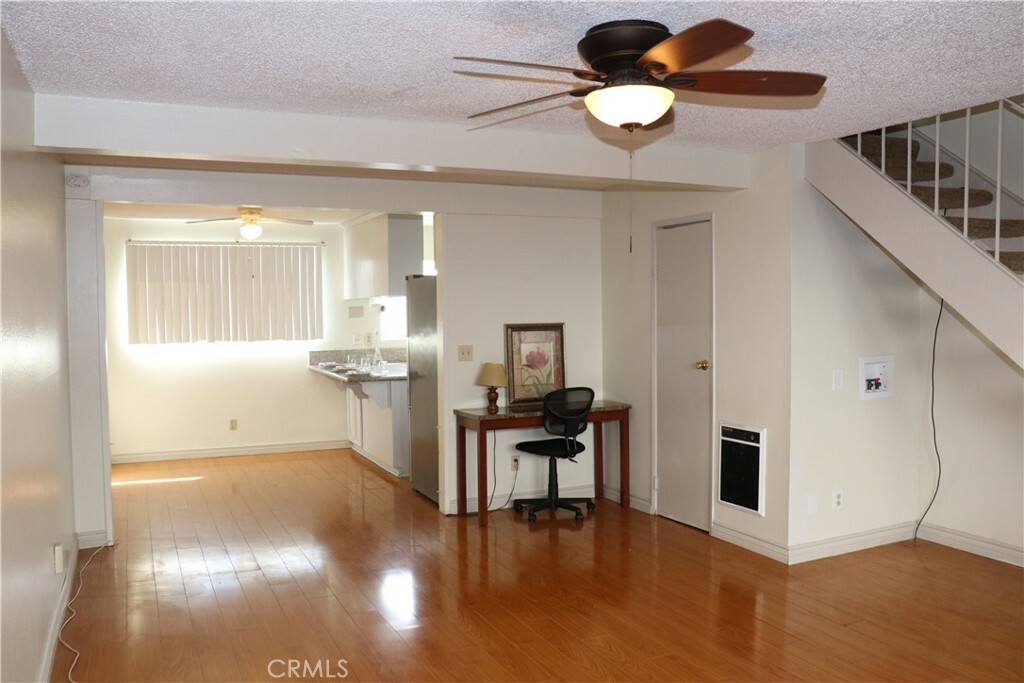 Property Photo:  852 W Beach Avenue 14  CA 90302 