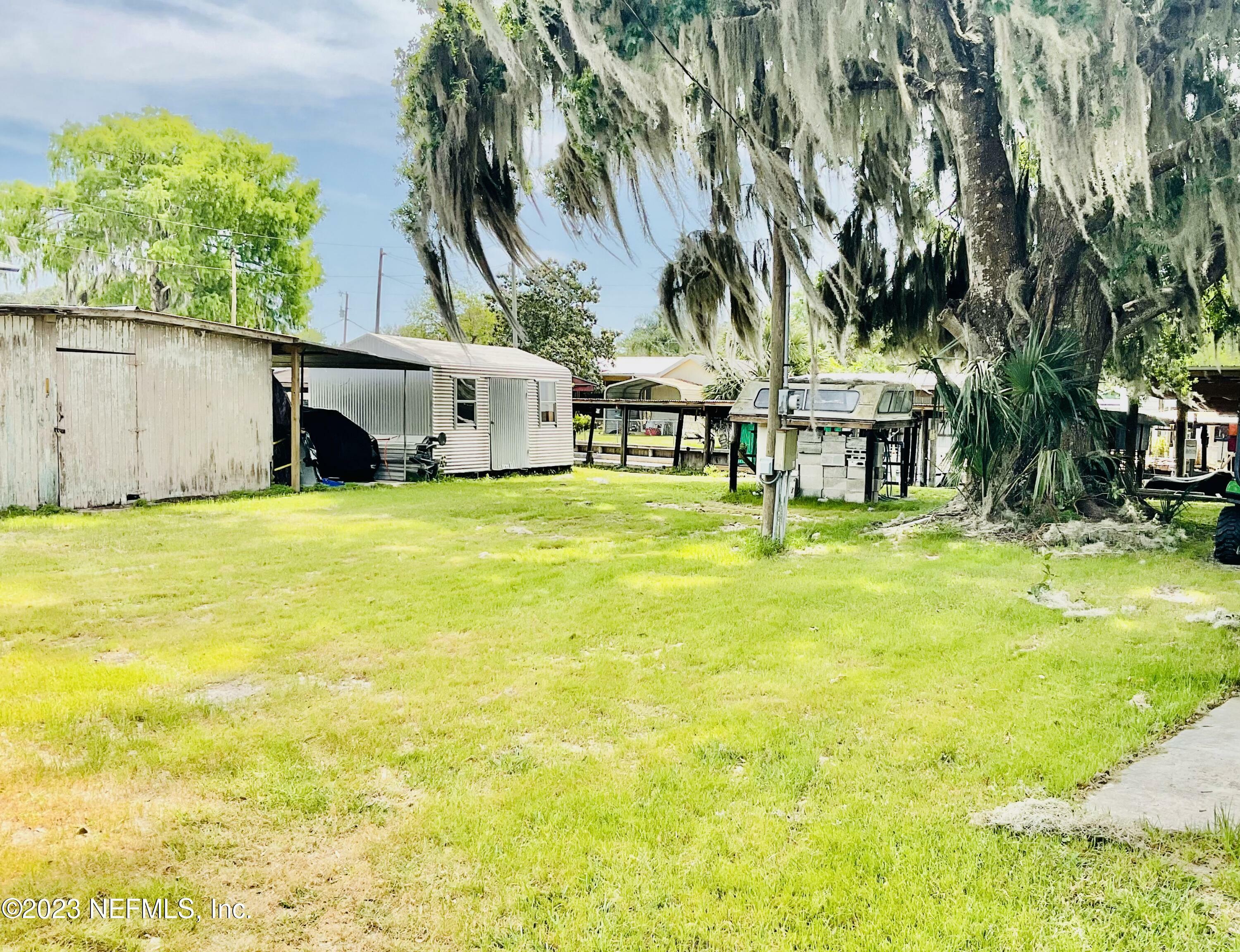 Property Photo: 111 Betty Rd FL 32112