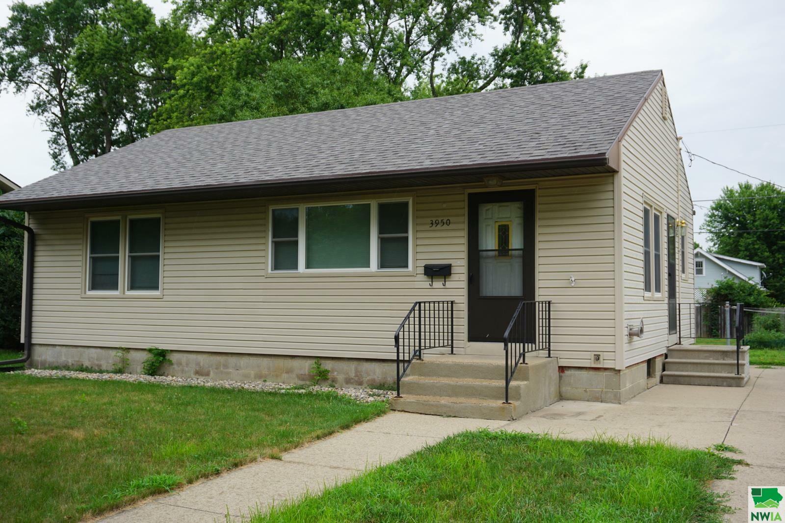 Property Photo:  3950 Jefferson St  IA 51108 