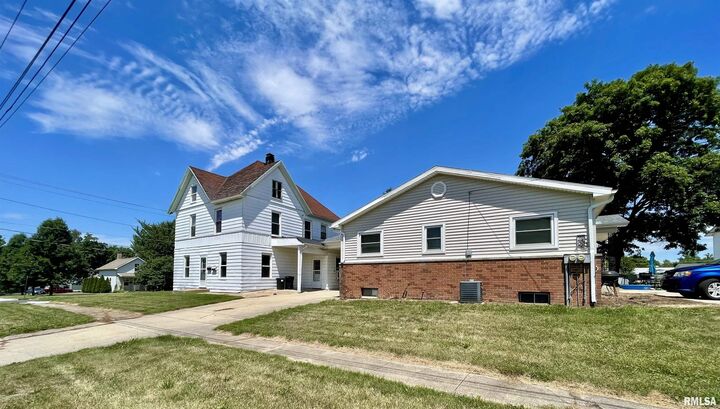 207 Court  Eureka IL 61530 photo