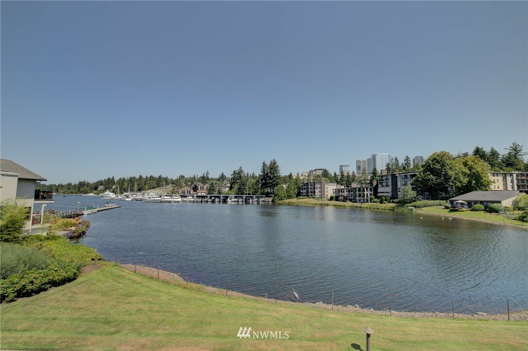 Property Photo:  409 101st Avenue SE  WA 98004 