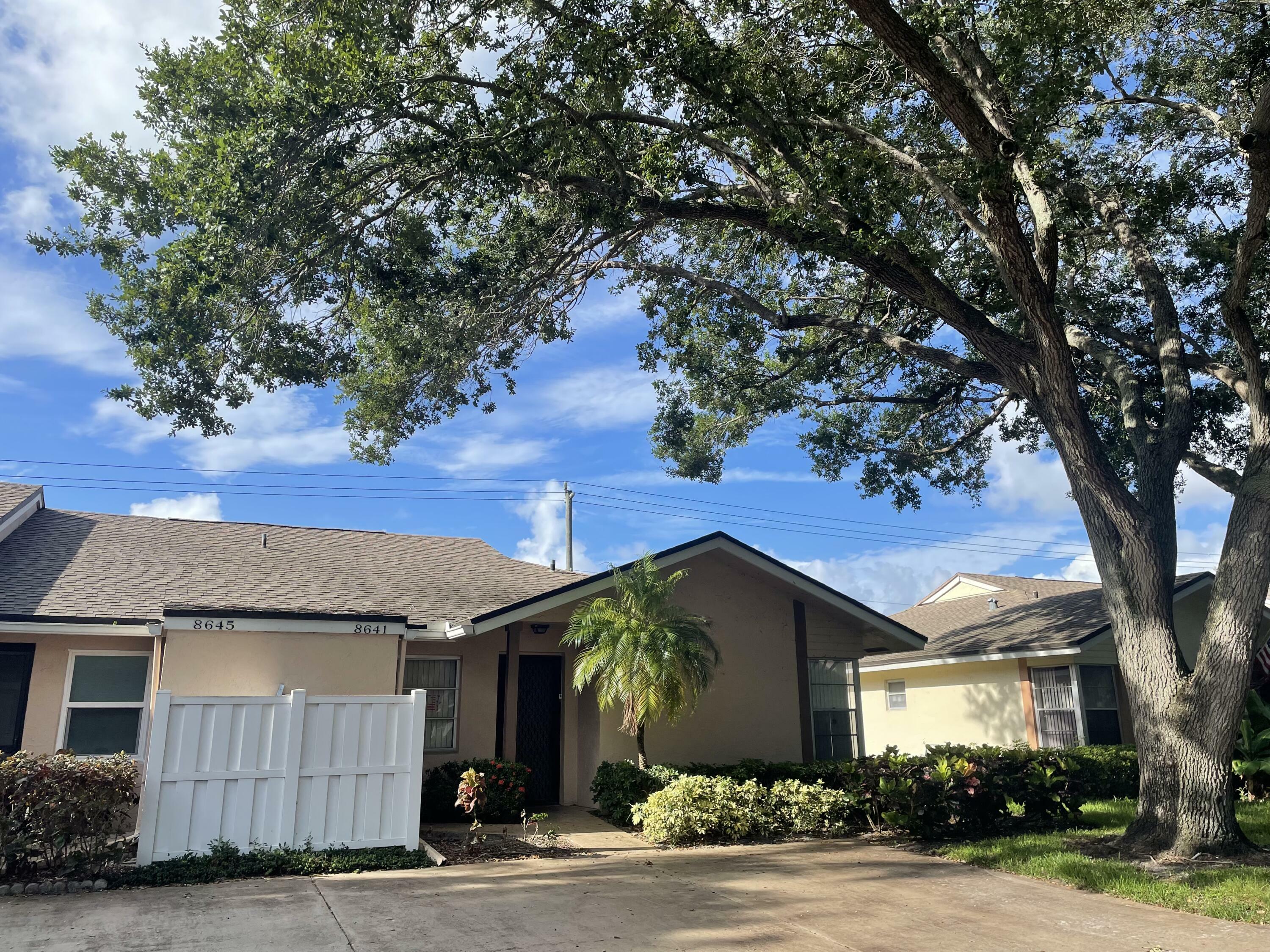 Property Photo:  8641 Sunbird Place  FL 33496 