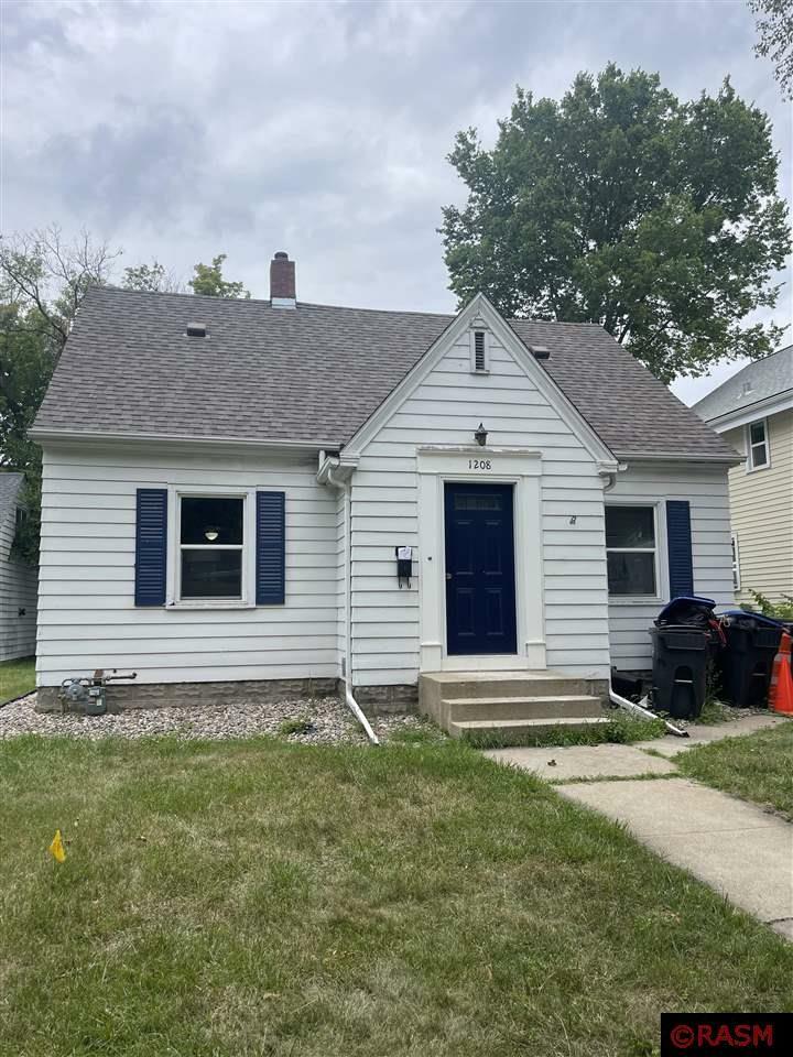 Property Photo: 1208 N 4th Street MN 56001