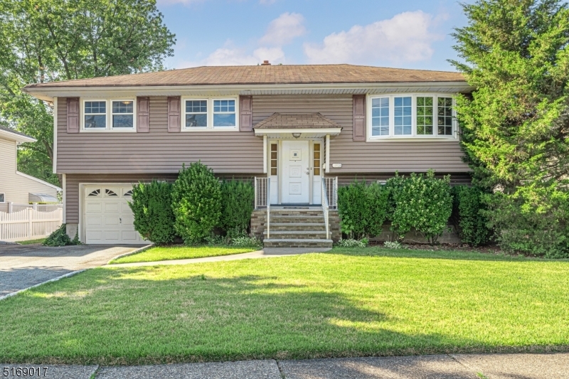 Property Photo: 29 Kuhn Ct NJ 07663